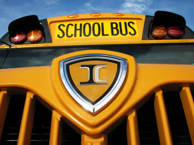 IC Bus logo 640x480 (3)