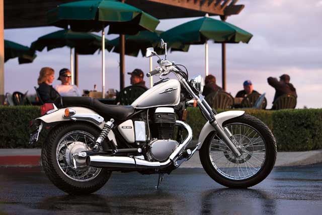 5 Best Lightweight Cruiser Motorcycle: Suzuki Boulevard S40