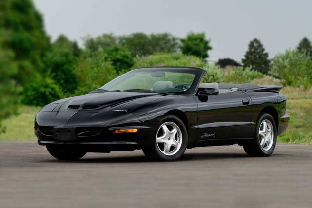 The 10 Best Muscle Cars from the '90s: 5. 1995 Pontiac SLP Formula Firehawk