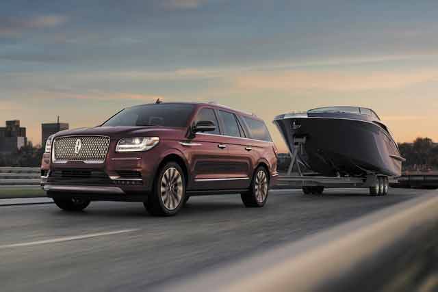 The 5 Best SUVs for Towing a Boat: Lincoln Navigator