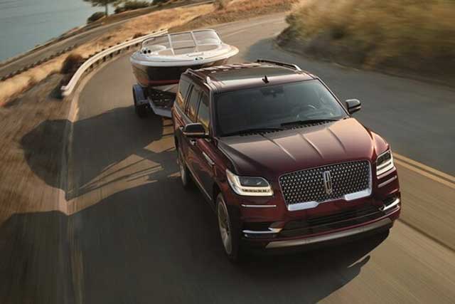 The 7 Best SUVs for Towing: Lincoln Navigator