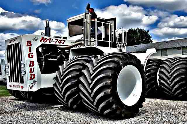 5 Biggest Tractors in the World: Big Bud 16V-747