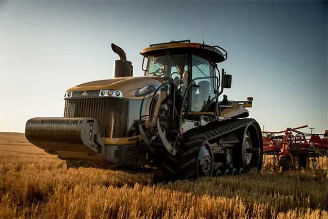 5 Biggest Tractors in the World: Caterpillar MT875E