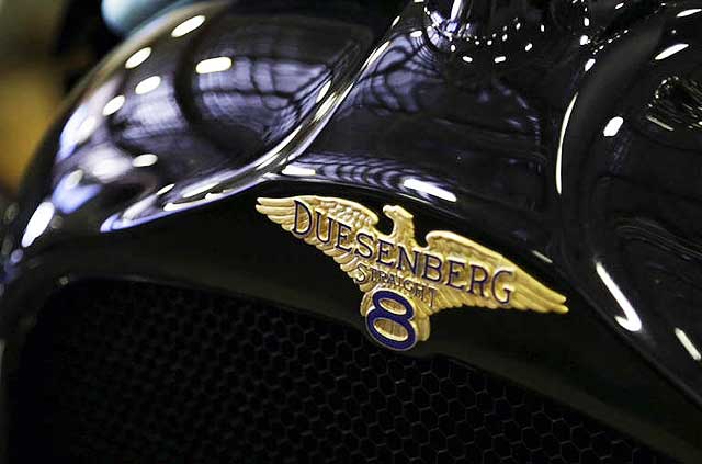 Car Logos With Bird：Duesenberg
