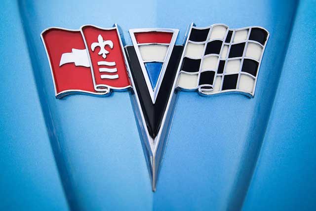 Car Logos With Flags: Chevrolet Corvette