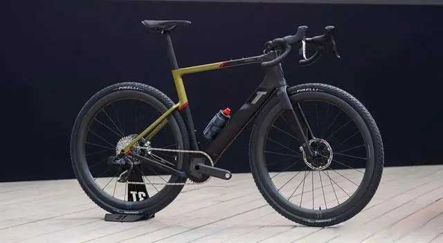 Lamborghini and 3T Unveil Huracán Sterrato Bike